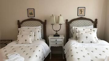 2 bedrooms, desk, iron/ironing board, travel crib