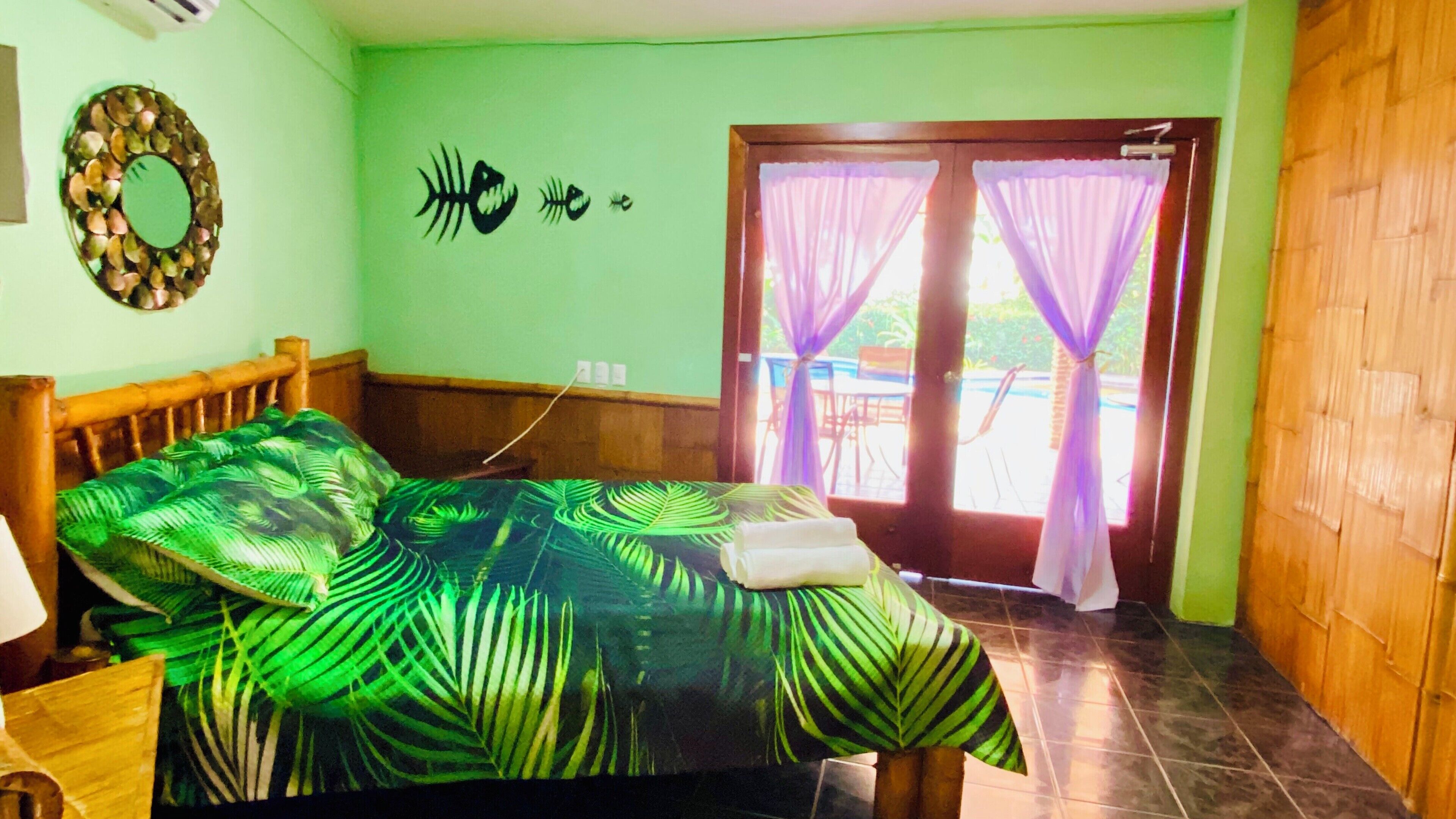 6 bedrooms, WiFi, bed sheets