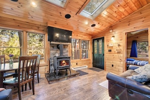 Interior - Cozy riverfront cabin on Ossipee River (Parsonsfield)