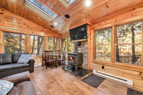 Cozy riverfront cabin on Ossipee River