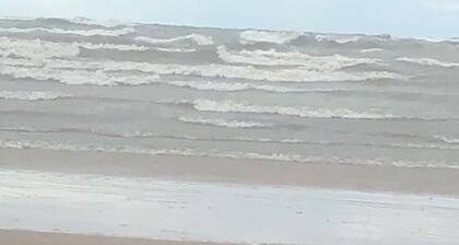 PRIME DATES AVAILABLE 300 FT.TO PACKARD PARK OR OAK ST BEACHES. CLOSE TO TOWN