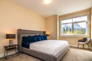 5 bedrooms, iron/ironing board, free WiFi, bed sheets