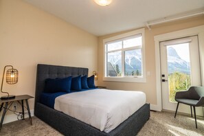 5 bedrooms, iron/ironing board, free WiFi, bed sheets