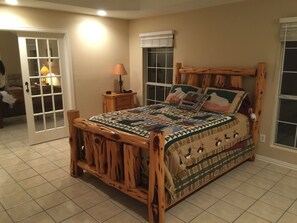 Room - Double ranch guesthouse on private lake and 1500 acres (Kaufman)