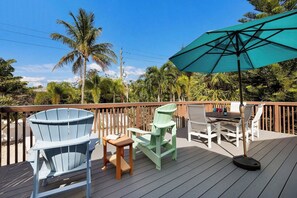 Unclassified image, 3 of 32, button