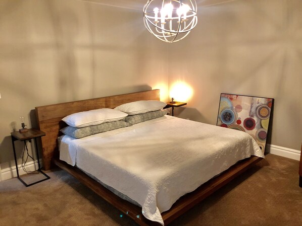 3 bedrooms, iron/ironing board, WiFi, bed sheets