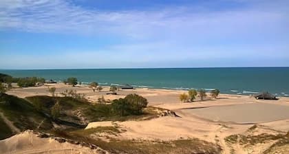 Penthouse for Two!! Enjoy the Fall!! Relax. Hot tub - Steam Shower - Fireplace.