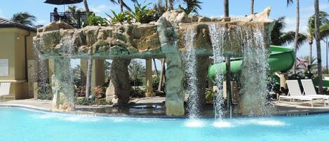 Piscine à débordement