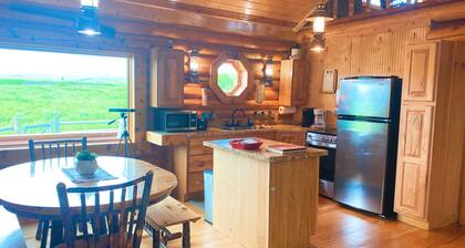 Perfect for Couples Or Families Up To 4 In Lovely Two Story Log Home