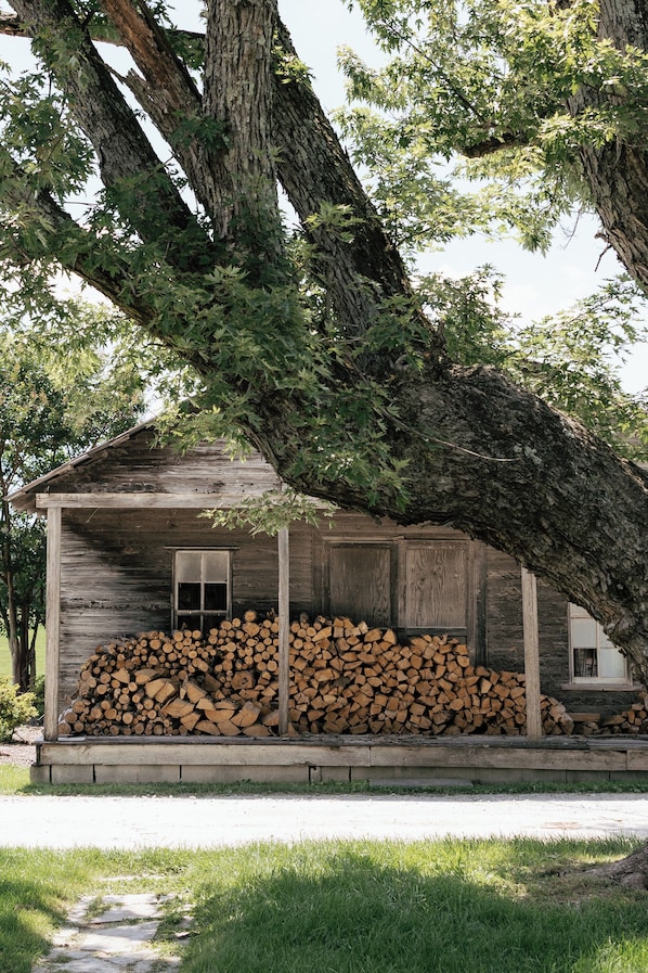 Exterior - Stone Homestead Farmhouse (Cookeville)