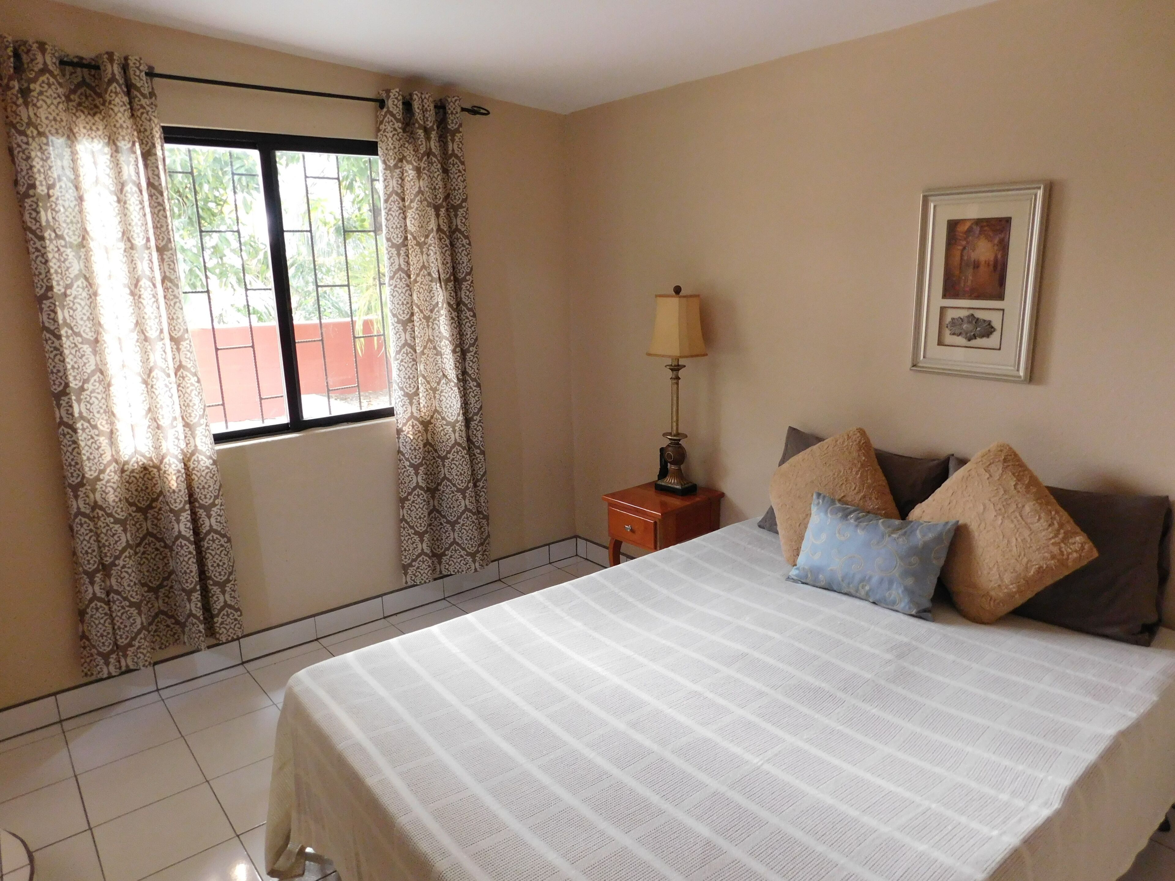 1 chambre, fer et planche à repasser, Wi-Fi, draps fournis