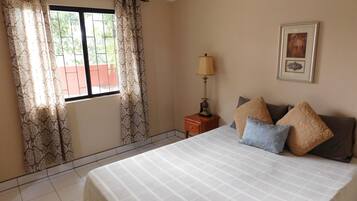 1 chambre, fer et planche Ă repasser, Wi-Fi, draps fournis