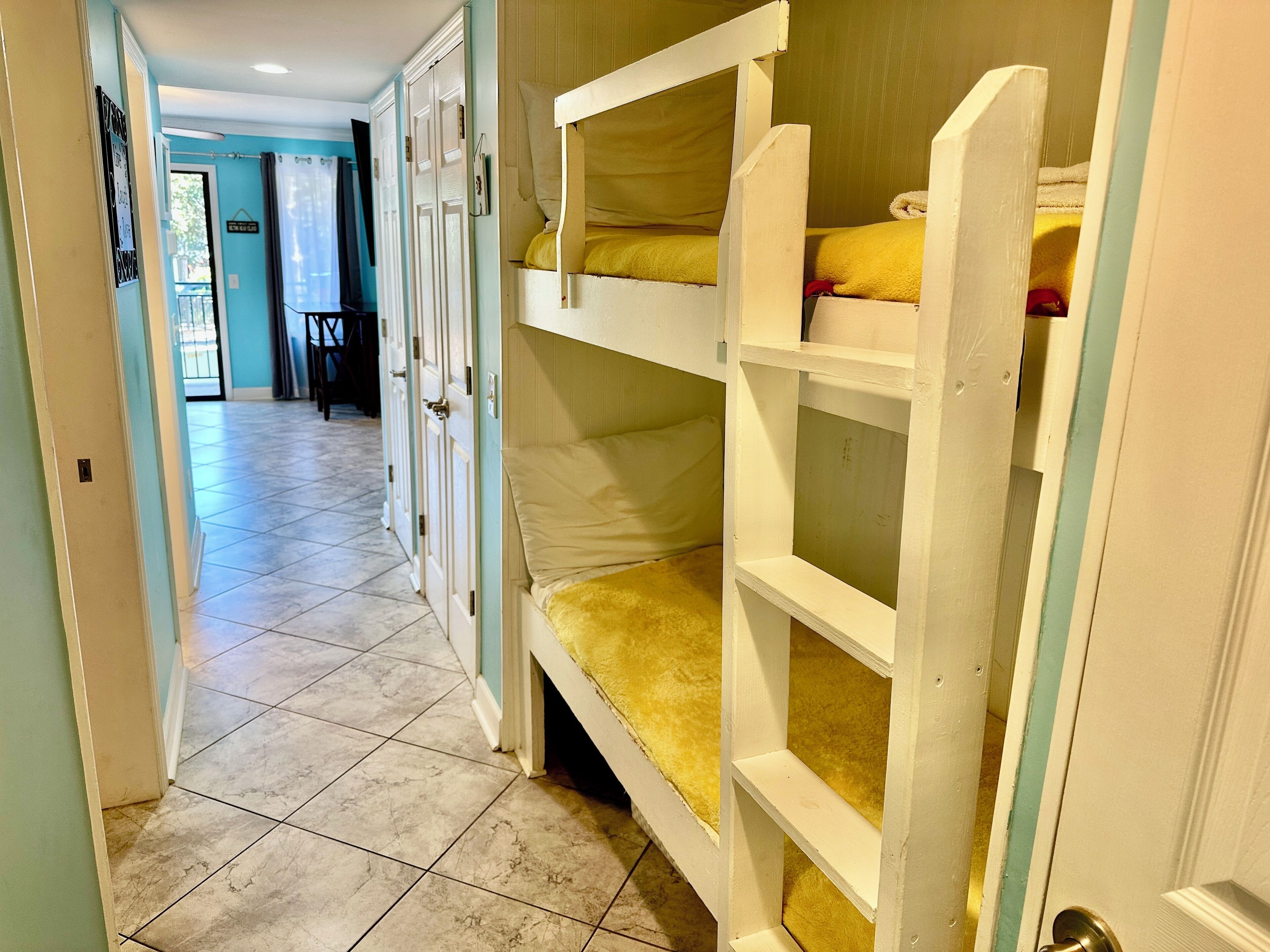 2 makuuhuonetta, silitysrauta/-lauta, ilmainen Wi-Fi, vuodevaatteet