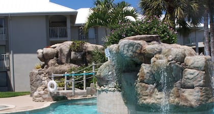 Más de 100 comentarios de 5 estrellas de condominio con vista al mar 2BR totalmente renovado. Sin tarifas diarias del resort