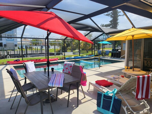 Alberca al aire libre y alberca climatizada