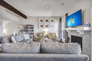 Smart TV, chimenea, Netflix y juguetes 