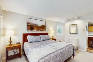 3 slaapkamers, een strijkplank/strijkijzer, internet, beddengoed