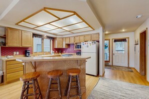 Refrigerador, horno, parrilla de estufa y lavavajillas