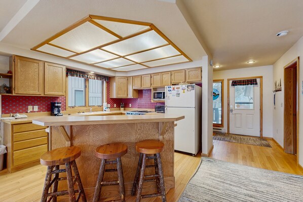 Refrigerador, horno, parrilla de estufa y lavavajillas