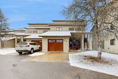 Condo with WiFi, fireplace, hot tub, & swimming pool