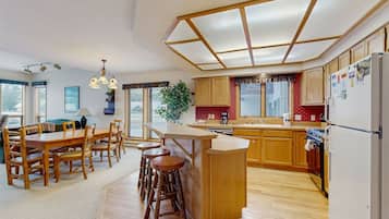 Réfrigérateur, four, plaque de cuisson, lave-vaisselle