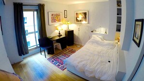 A bedroom with a bed, desk, chair, and two lamps. - Lovely Modern Apartment - Walk to Champs Elysées - Best Area! (Paris)