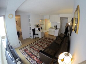 Fernseher, DVD-Player, Bücher