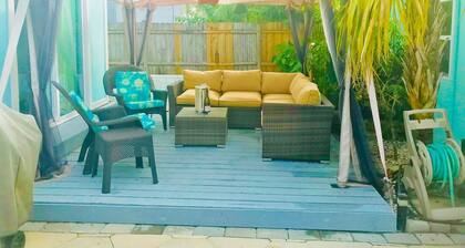 My Happy Place-Pool Cottage 1. 5 pùtés de maisons de la plage!