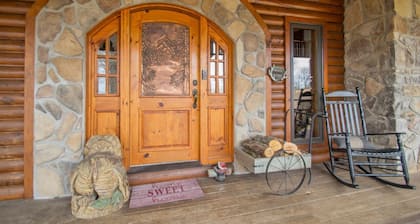 5-bedroom vacation home just 10 minutes from Buffalo River
