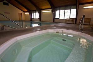 Una piscina techada, una piscina climatizada