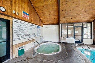 Budget-friendly second floor condo with pool & hot tub - great for adventurers