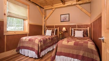 2 bedrooms, iron/ironing board, travel crib, free WiFi