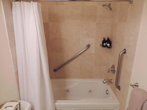 Combined shower/bathtub, hair dryer, towels