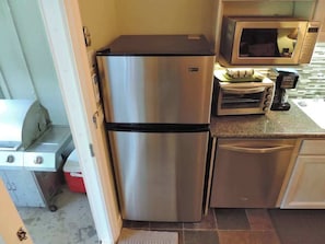 Coffee/tea maker, fridge, microwave, dishwasher