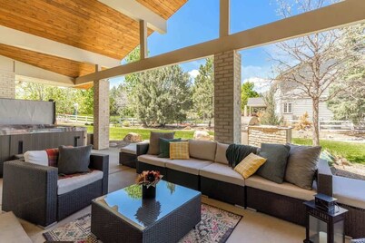 Mid-Century Mod | 7 BR Sleeps 22 | Hot Tub+Games