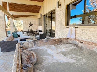 Mid-Century Modern Retreat • 7BR • Sleeps 22 w/ Hot Tub & Game Room