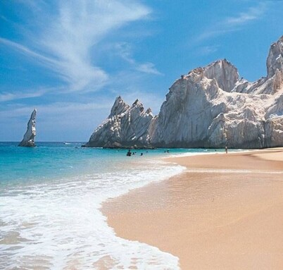 Newly Renovated Cabo Marina Waterfront unit, Rooftop Pool

