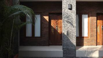 King Room with Pool View | Courtyard view