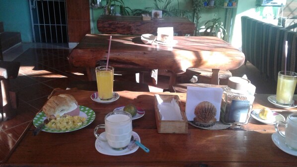 Free daily continental breakfast