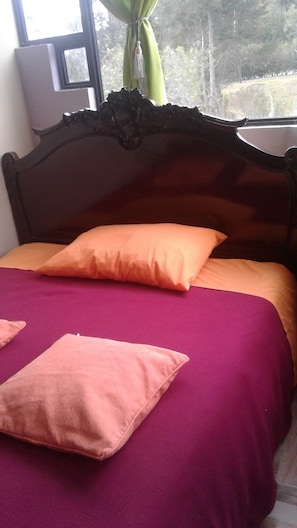 Single Room, 1 Double Bed, Non Smoking, Garden View | Down duvets, pillow-top beds, individually decorated - Casa Huespedes El Molino (Tababela)