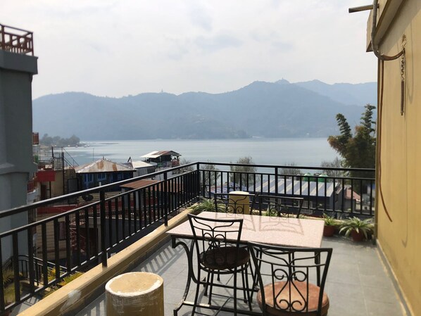 Caja de seguridad en la habitación, wifi gratis y ropa de cama