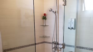 Deluxe Double Room | Bathroom