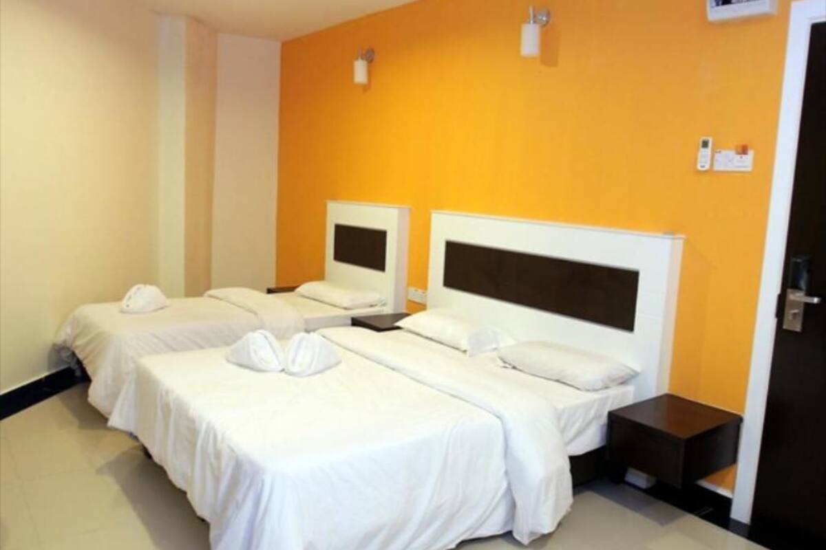 Deluxe Triple Room | In-room safe, desk, blackout drapes, iron/ironing board