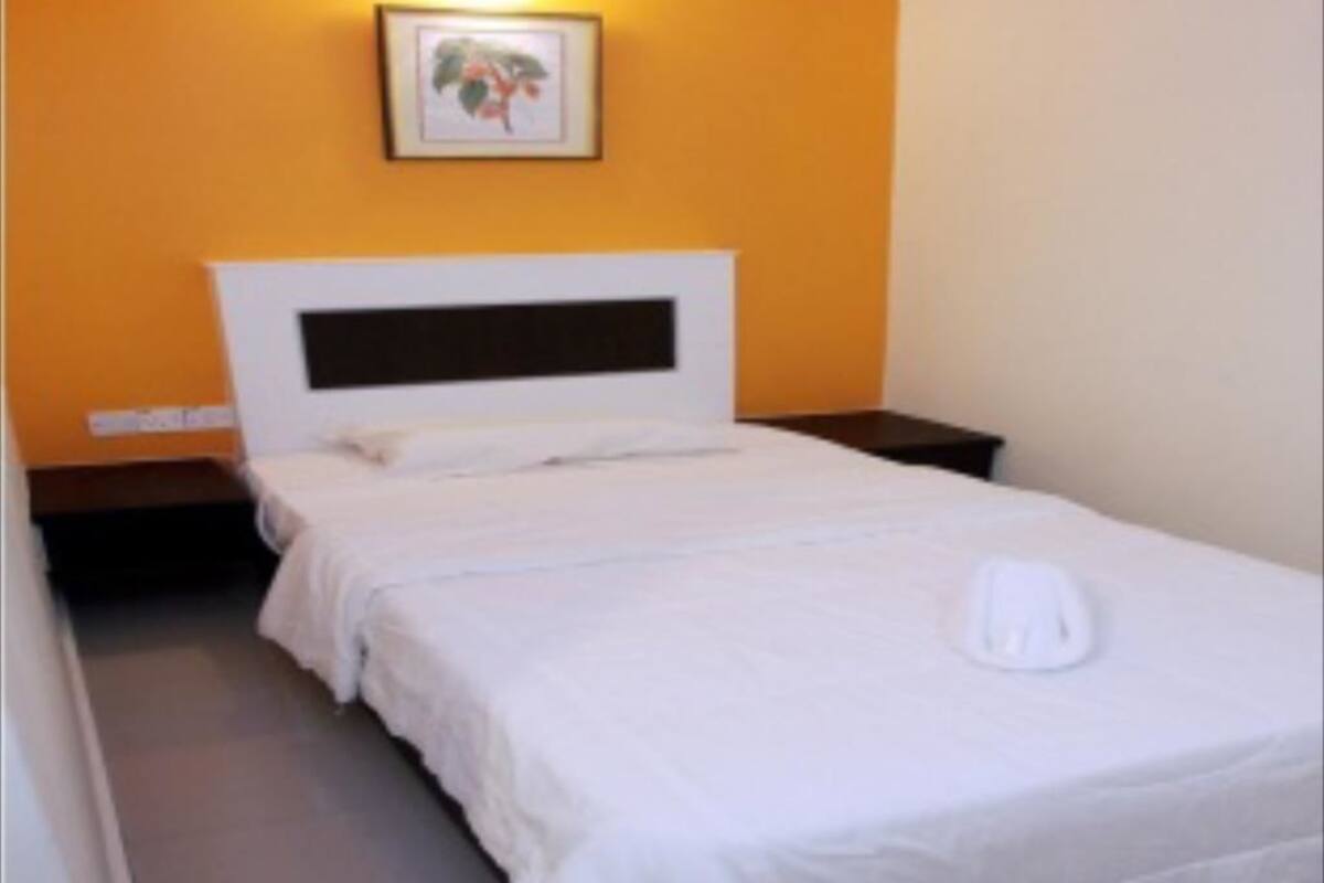 Standard Single Room | In-room safe, desk, blackout drapes, iron/ironing board