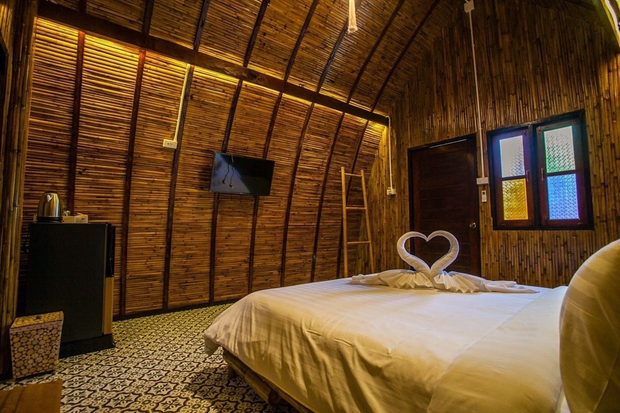 1 bedroom, egyptian cotton sheets, premium bedding, select comfort beds