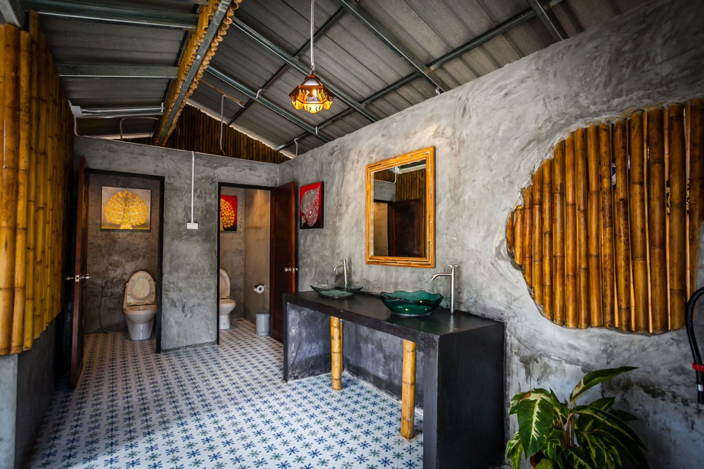 shower, rainfall showerhead, free toiletries, bidet