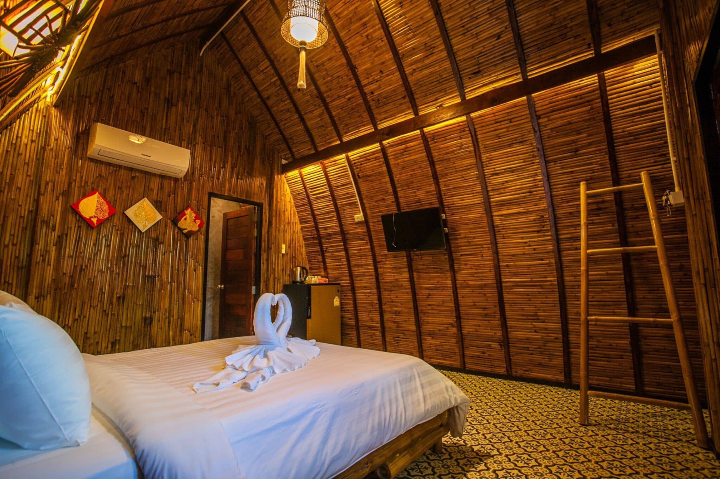 1 bedroom, egyptian cotton sheets, premium bedding, select comfort beds