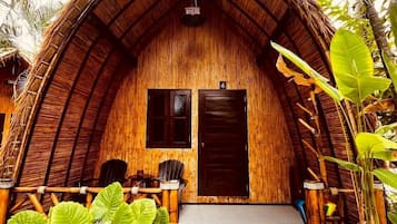 Habitación Deluxe | Zona de estar | Una televisión de pantalla plana