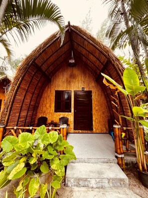 Deluxe Room | Living area | Flat-screen TV - Cicada Lanta Resort (Ko Lanta)