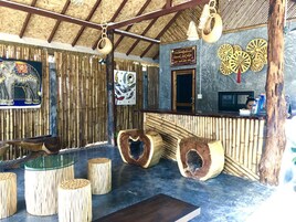 Área de estar no saguão